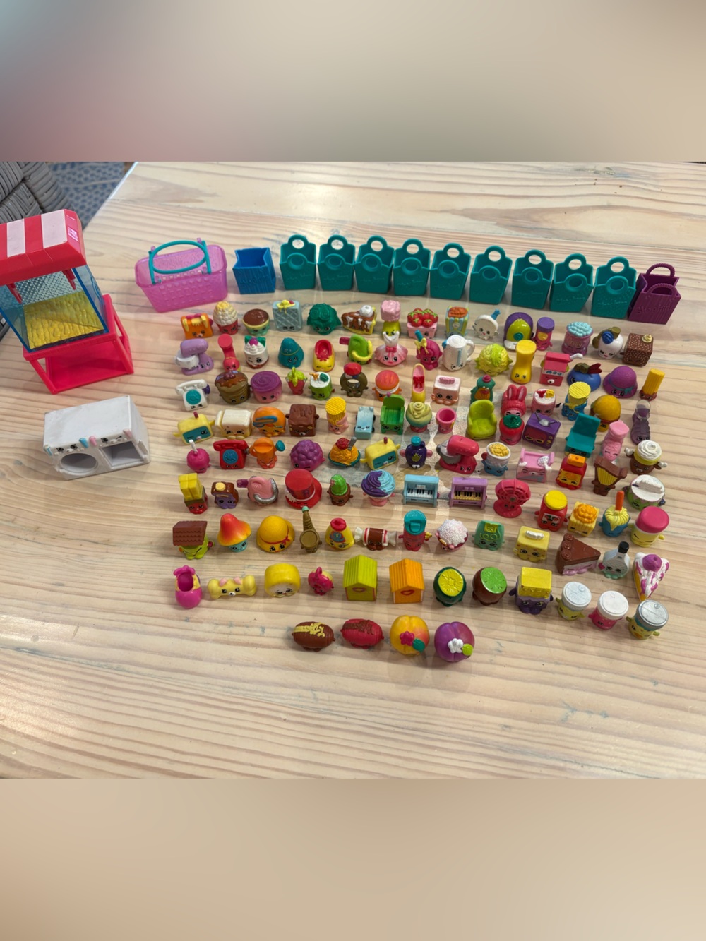 Shopkins Lot Of 105 Figures Plus 12 Baskets Washer Dryer Popcorn Machine